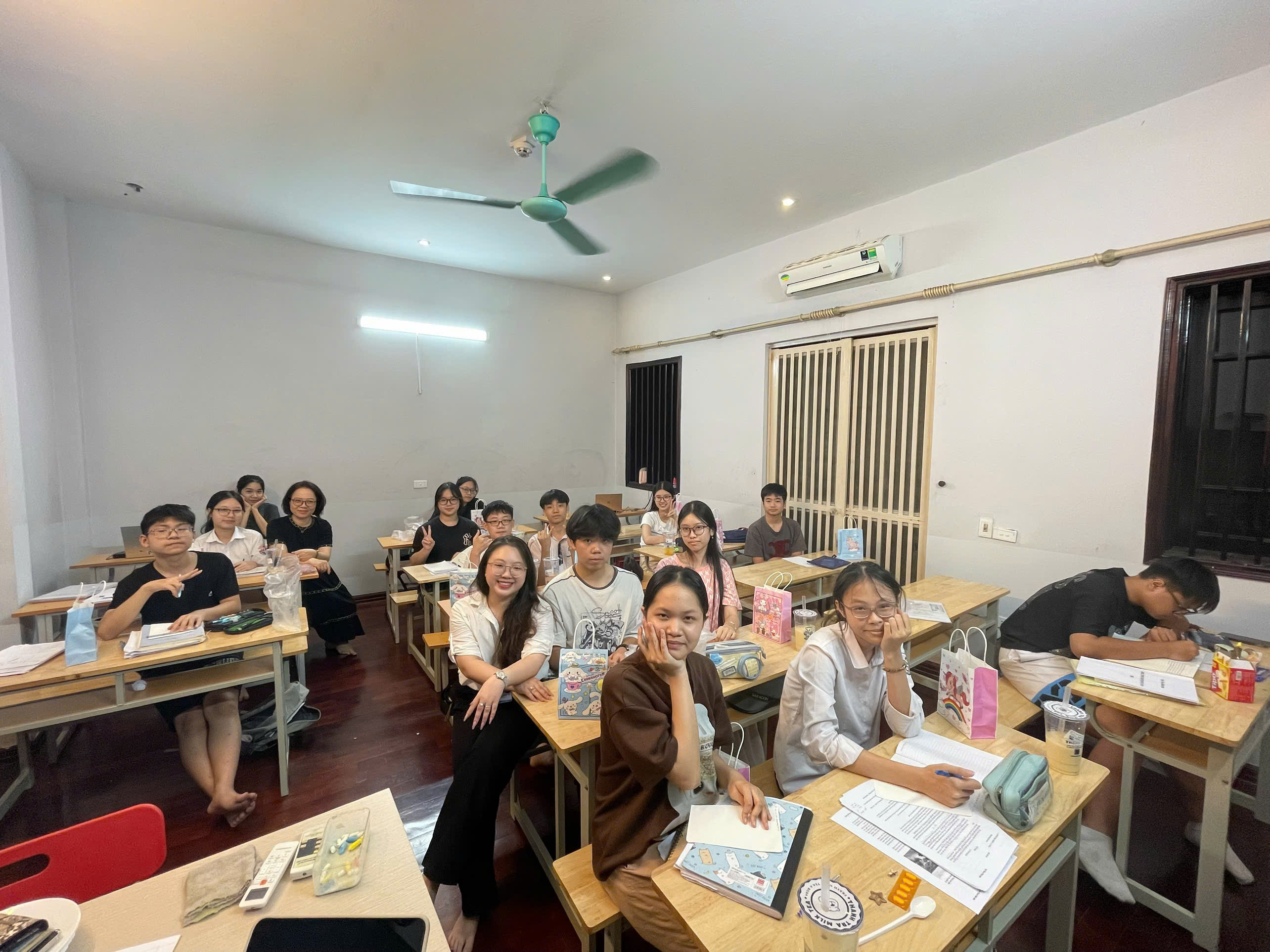 BUỔI HỌC CUỐI CÙNG VÀ NHỮNG GIỌT NƯỚC MẮT TRƯỞNG THÀNH CỦA LỚP VĂN 9”