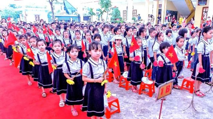 Học phí tiểu học trường công chất lượng cao tại Hà Nội tăng tới 5,5 triệu/tháng