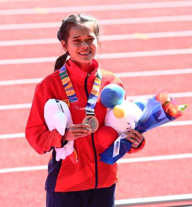 Thưởng nóng 100 triệu đồng cho nữ sinh ĐH Quy Nhơn thi đấu hết mình tại SEA Games 30