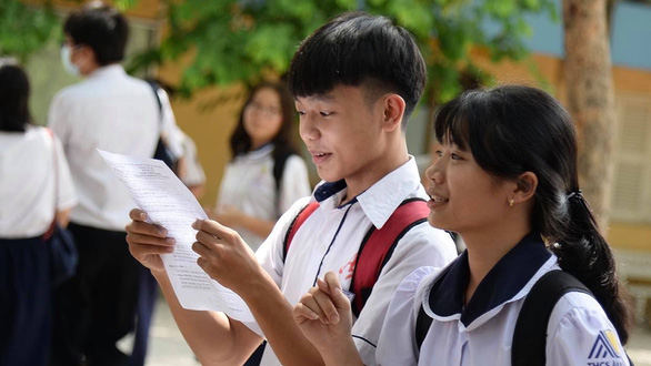 Tuyển sinh lớp 10 tại Hà Nội: Nóng vì chỉ tiêu ít